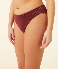 Elegante Spitze Panty in Granatrot – Komfortabler Slip mit Blatt-Design