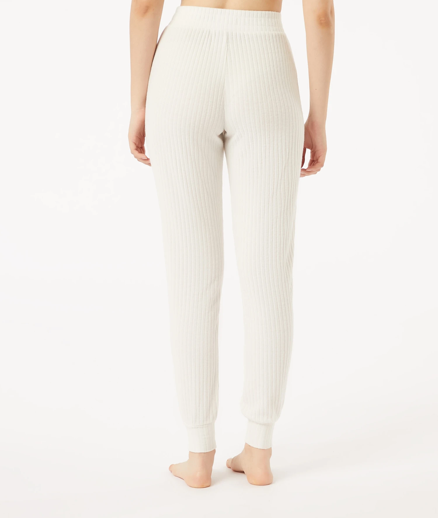 Kuschelige Jogginghose in Ecru – Nachhaltige Loungewear mit hohem Bund 2 Kuschelige Jogginghose in Ecru – Nachhaltige Loungewear mit hohem Bund – Bild 2