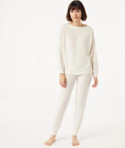 Kuschelige Jogginghose in Ecru – Nachhaltige Loungewear mit hohem Bund 9 Kuschelige Jogginghose in Ecru – Nachhaltige Loungewear mit hohem Bund -Etam Verkäufe 653764880 c