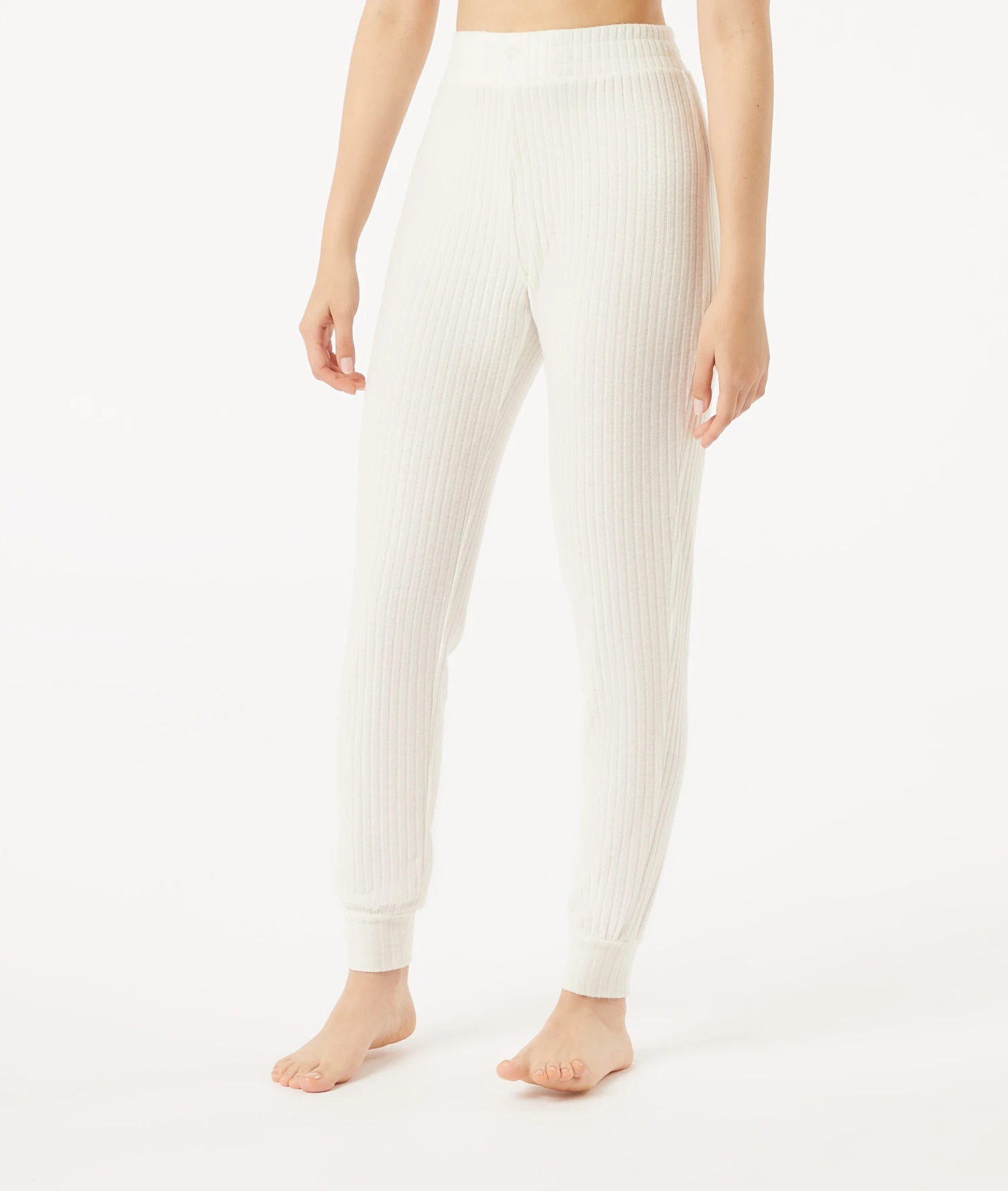 Kuschelige Jogginghose in Ecru – Nachhaltige Loungewear mit hohem Bund 1 Kuschelige Jogginghose in Ecru – Nachhaltige Loungewear mit hohem Bund