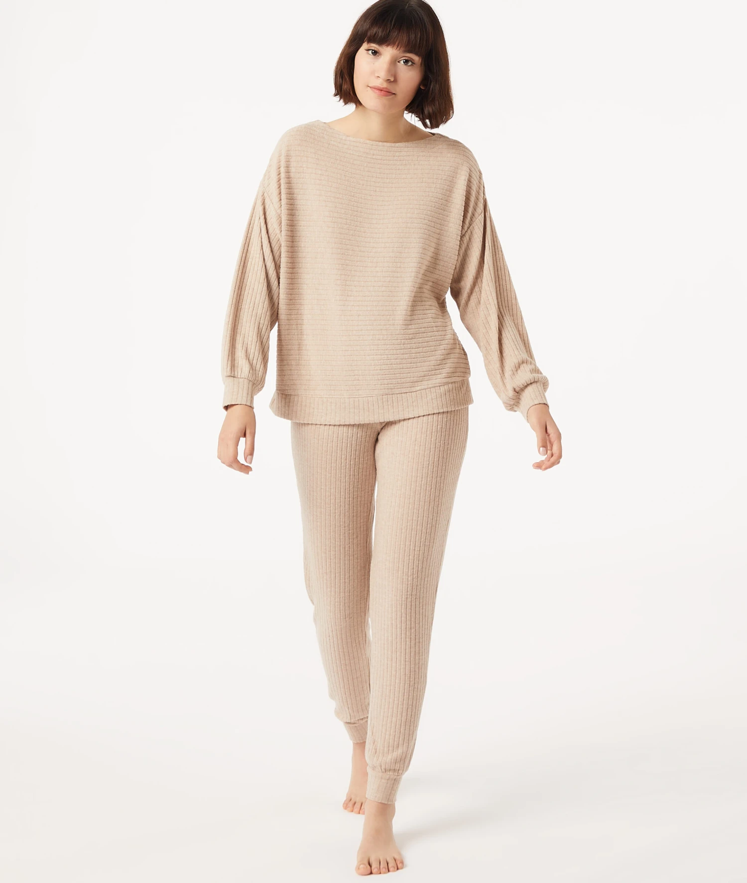 Kuschelige Damen Loungehose in Taupe - Weiche Jogginghose mit hoher Taille 3 Kuschelige Damen Loungehose in Taupe - Weiche Jogginghose mit hoher Taille – Bild 3