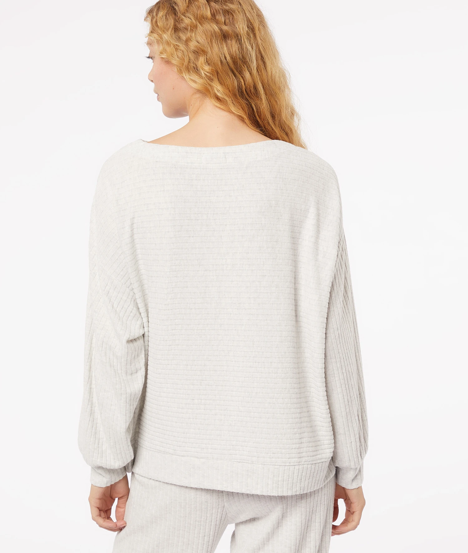 Bequemes Langarm-Schlafshirt in Grau aus Recycelten Fasern 2 Bequemes Langarm-Schlafshirt in Grau aus Recycelten Fasern – Bild 2