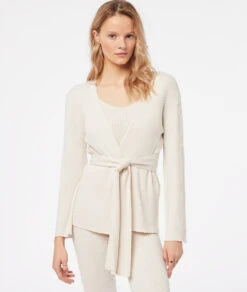 Damen Wickel-Strickjacke in Beige – Kuscheliger Komfort mit Bindegürtel