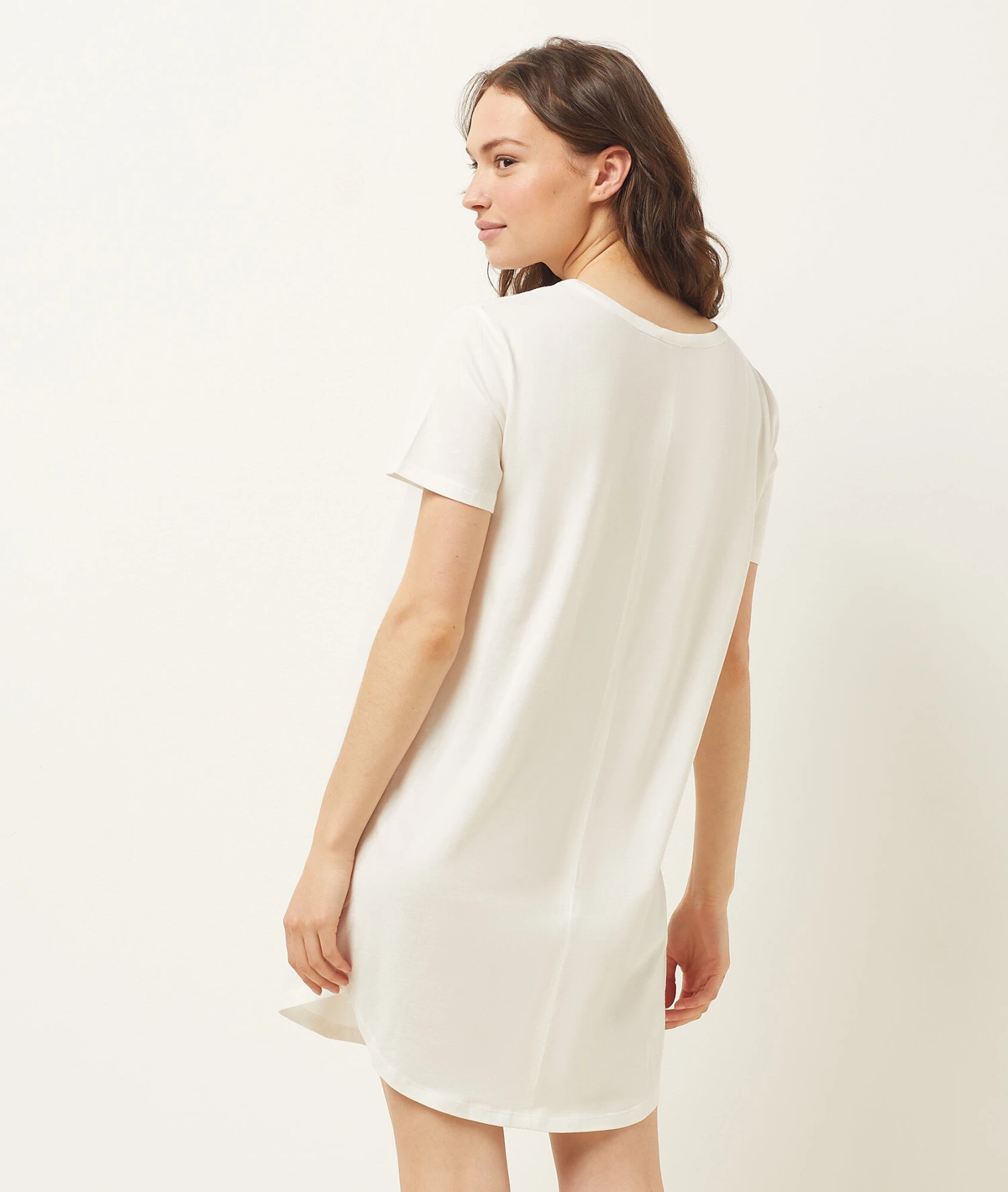Klassisches Damen Nachthemd in Weiß – Weiche Baumwolle für erholsamen Schlaf 2 Klassisches Damen Nachthemd in Weiß – Weiche Baumwolle für erholsamen Schlaf – Bild 2
