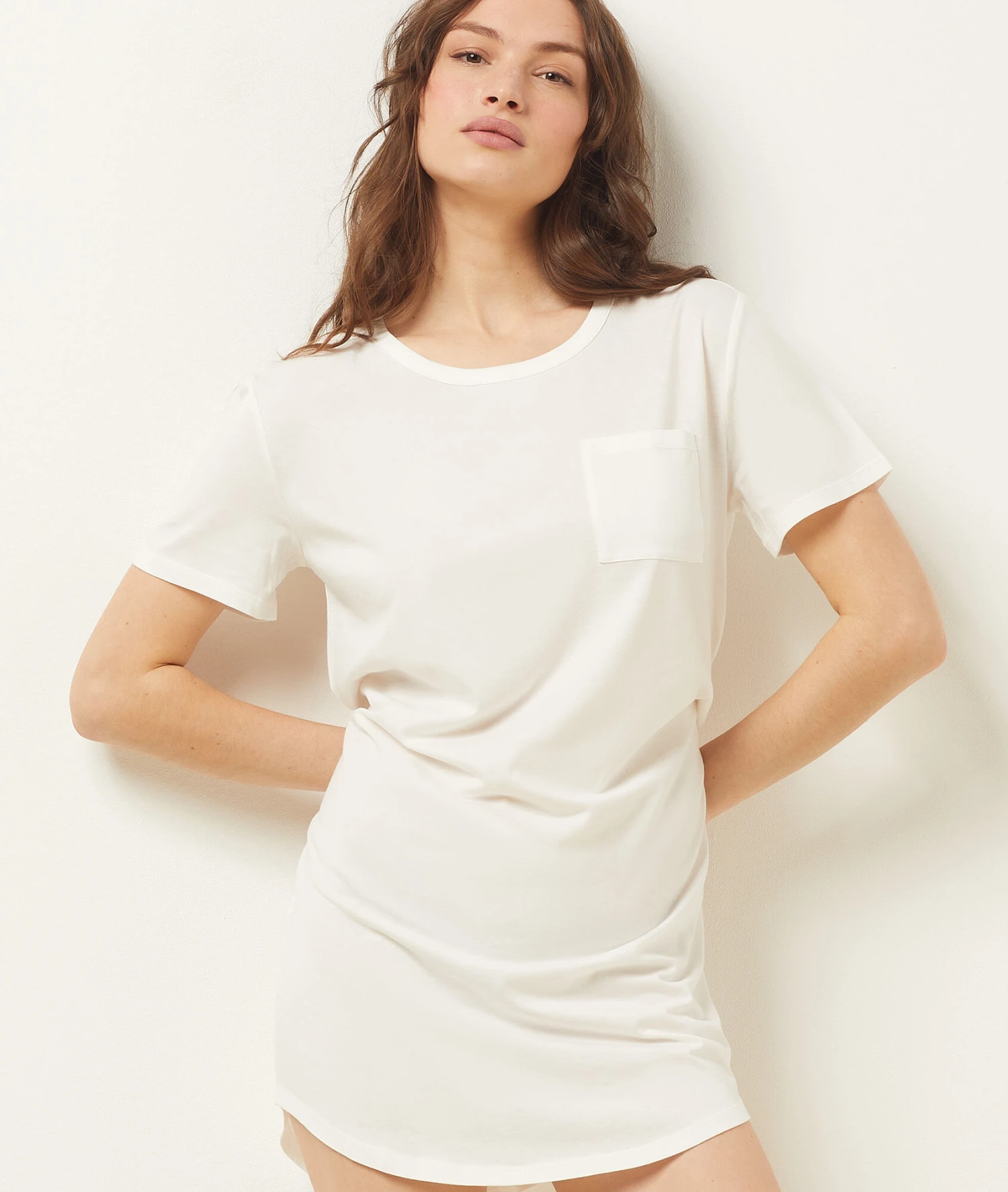 Klassisches Damen Nachthemd in Weiß – Weiche Baumwolle für erholsamen Schlaf 1 Klassisches Damen Nachthemd in Weiß – Weiche Baumwolle für erholsamen Schlaf