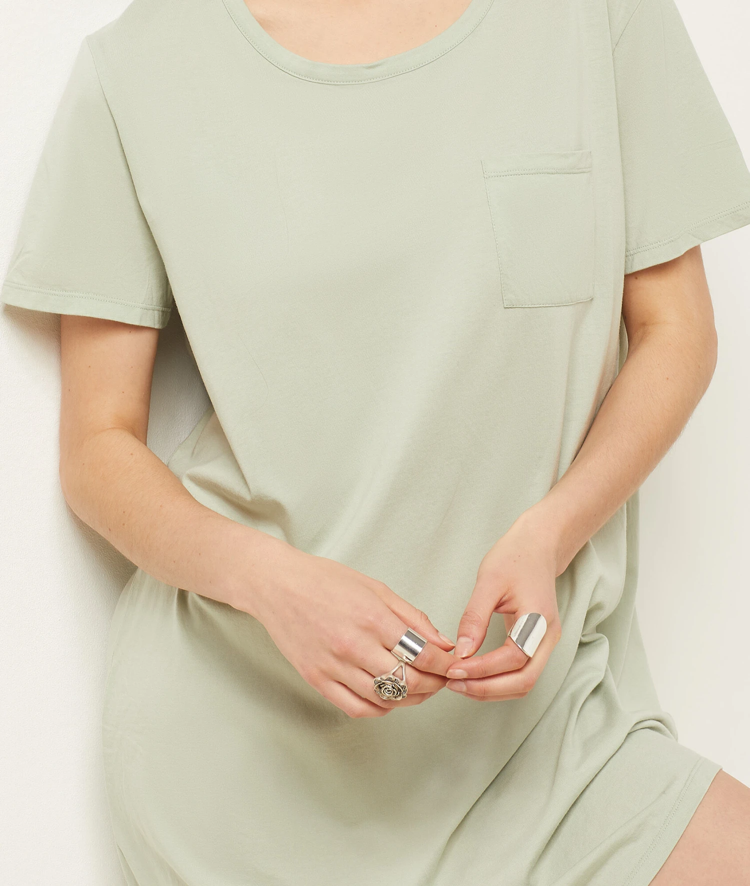 Komfortables Pyjamahemd in Grün - Elegante Nachtwäsche für Damen 4 Komfortables Pyjamahemd in Grün - Elegante Nachtwäsche für Damen – Bild 4