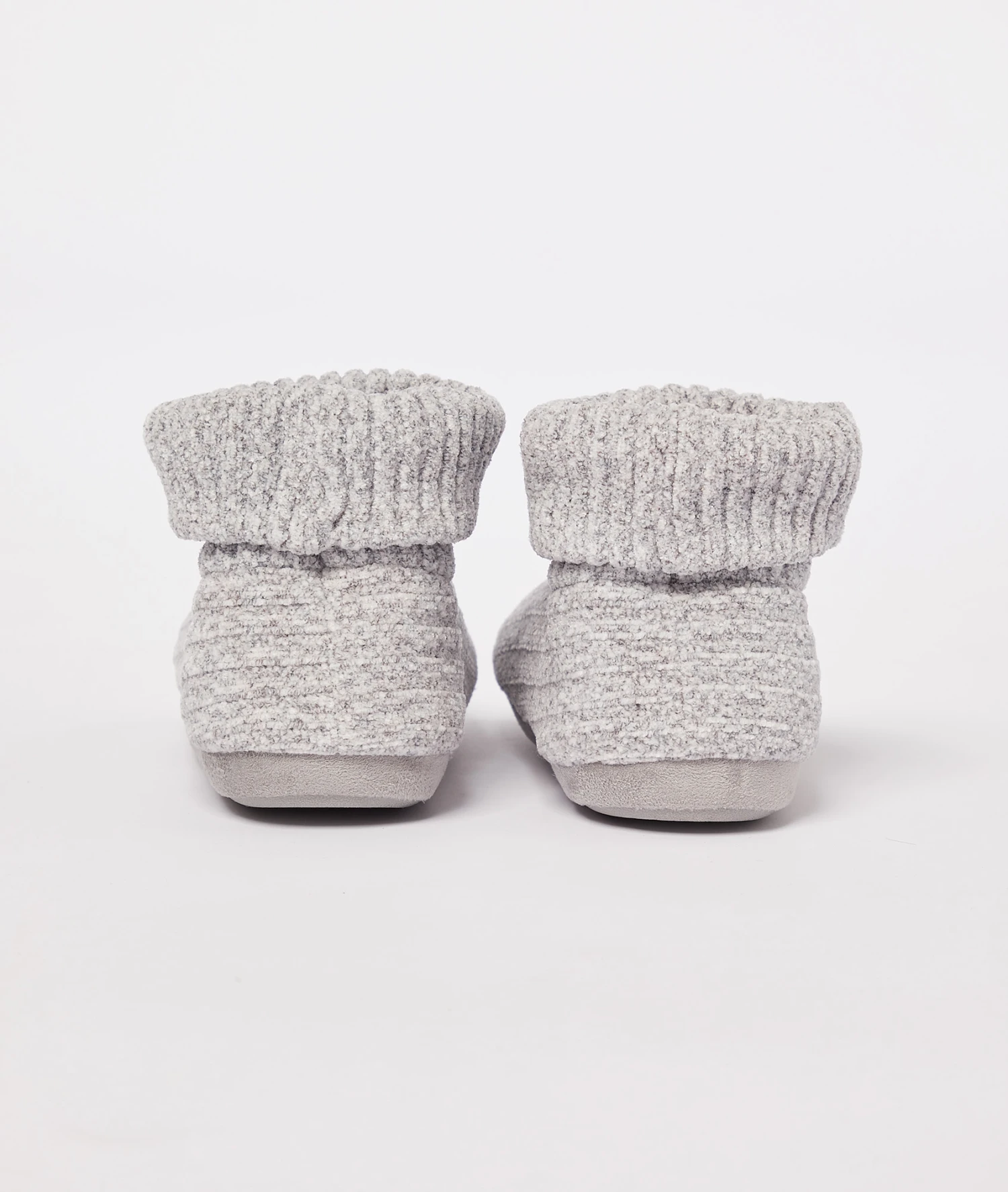 Kuschelige Haustiefel aus grobem Chenille-Strick – Hellgrau 5 Kuschelige Haustiefel aus grobem Chenille-Strick – Hellgrau – Bild 5