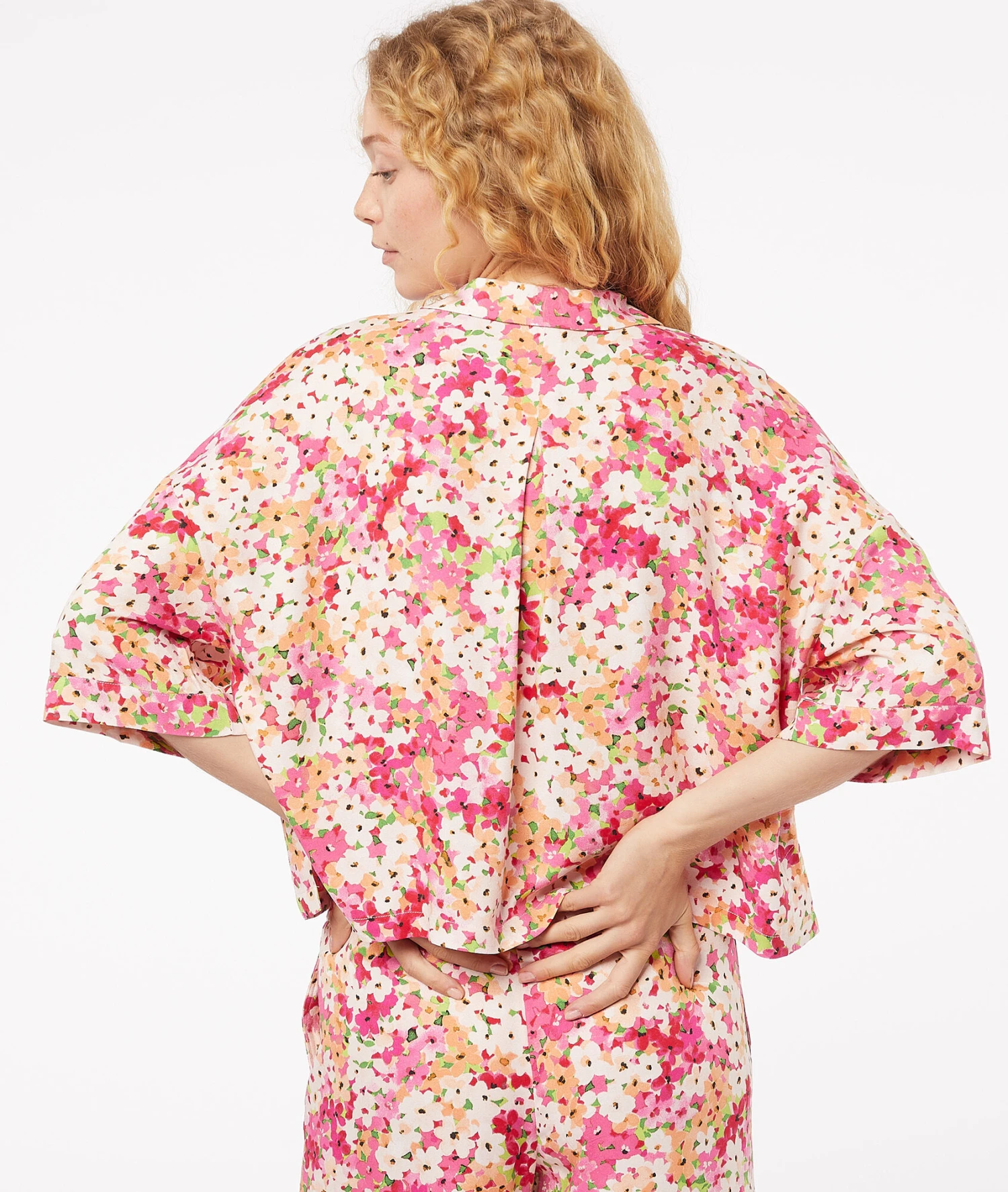 Elegantes Satin Pyjamahemd mit Print und 3/4-Ärmeln 2 Elegantes Satin Pyjamahemd mit Print und 3/4-Ärmeln – Bild 2