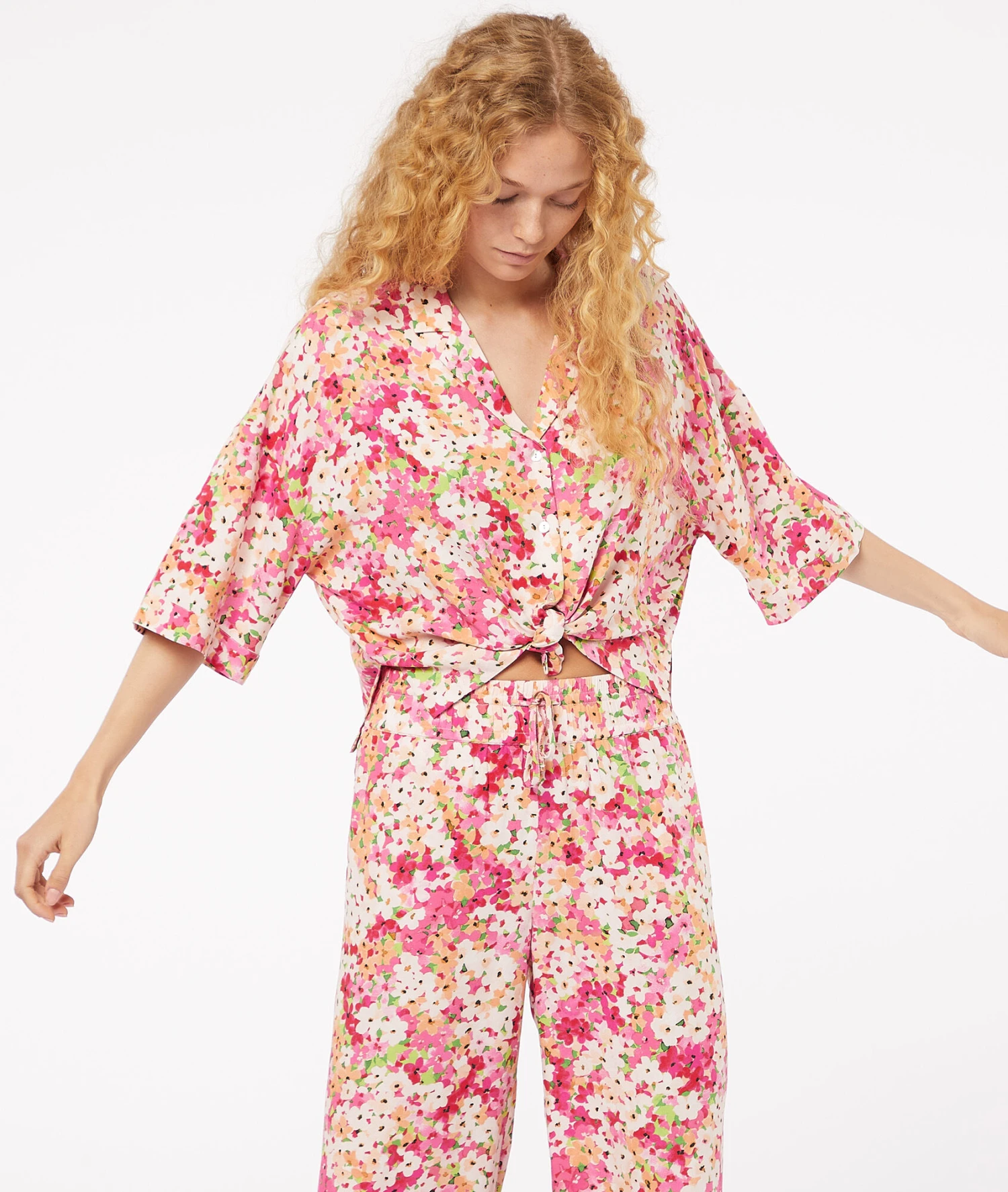 Elegantes Satin Pyjamahemd mit Print und 3/4-Ärmeln 1 Elegantes Satin Pyjamahemd mit Print und 3/4-Ärmeln