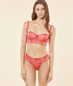 Spitzen-String mit floralen Applikationen - Sexy High Cut in Zinnoberrot 7 Spitzen-String mit floralen Applikationen - Sexy High Cut in Zinnoberrot -Etam Verkäufe 653817178 6