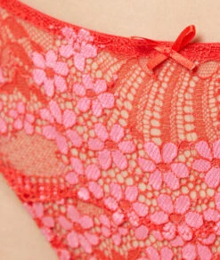 Spitzen-String mit floralen Applikationen - Sexy High Cut in Zinnoberrot 8 Spitzen-String mit floralen Applikationen - Sexy High Cut in Zinnoberrot -Etam Verkäufe 653817178 b