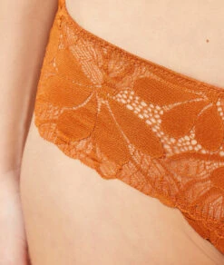 Elegante Spitzen-Panty in Kastanie mit nachhaltiger floraler Spitze -Etam Verkäufe 653833085 b