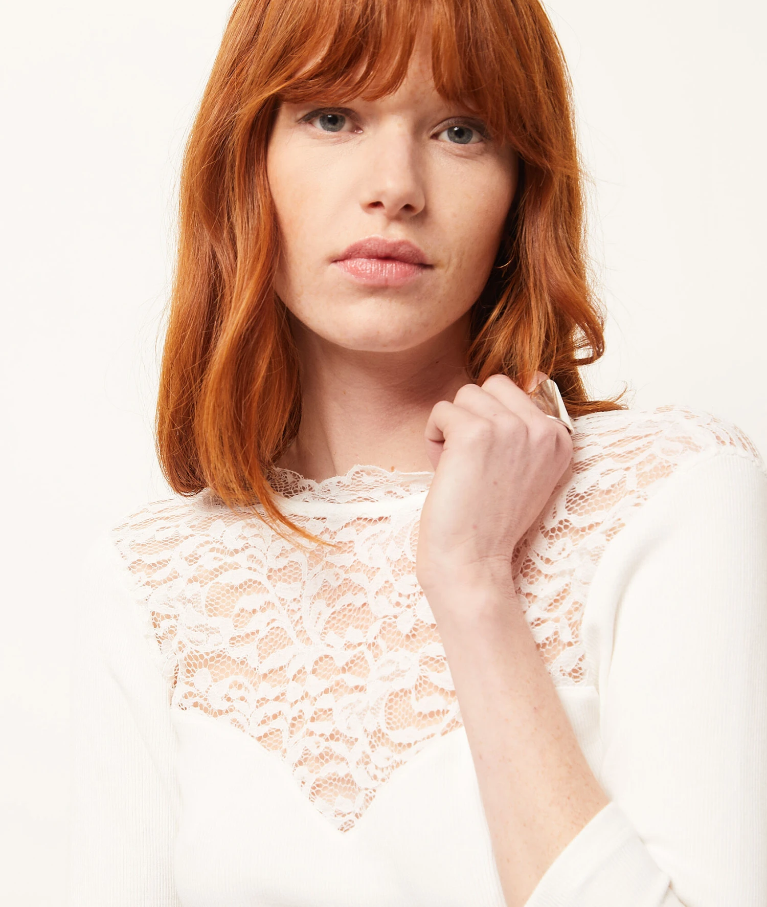 Damen T-Shirt mit Spitze & 3/4-Ärmeln - Elegantes Ecru Ripp-Top 4 Damen T-Shirt mit Spitze & 3/4-Ärmeln - Elegantes Ecru Ripp-Top – Bild 4