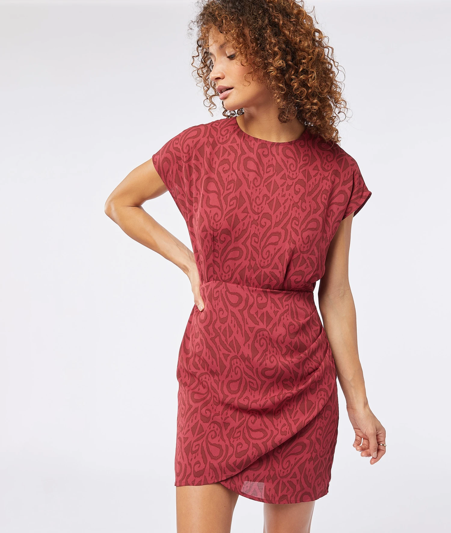 Kleid Mit Print Und Freiem Rücken ZIEGEL 1 Kleid Mit Print Und Freiem Rücken ZIEGEL