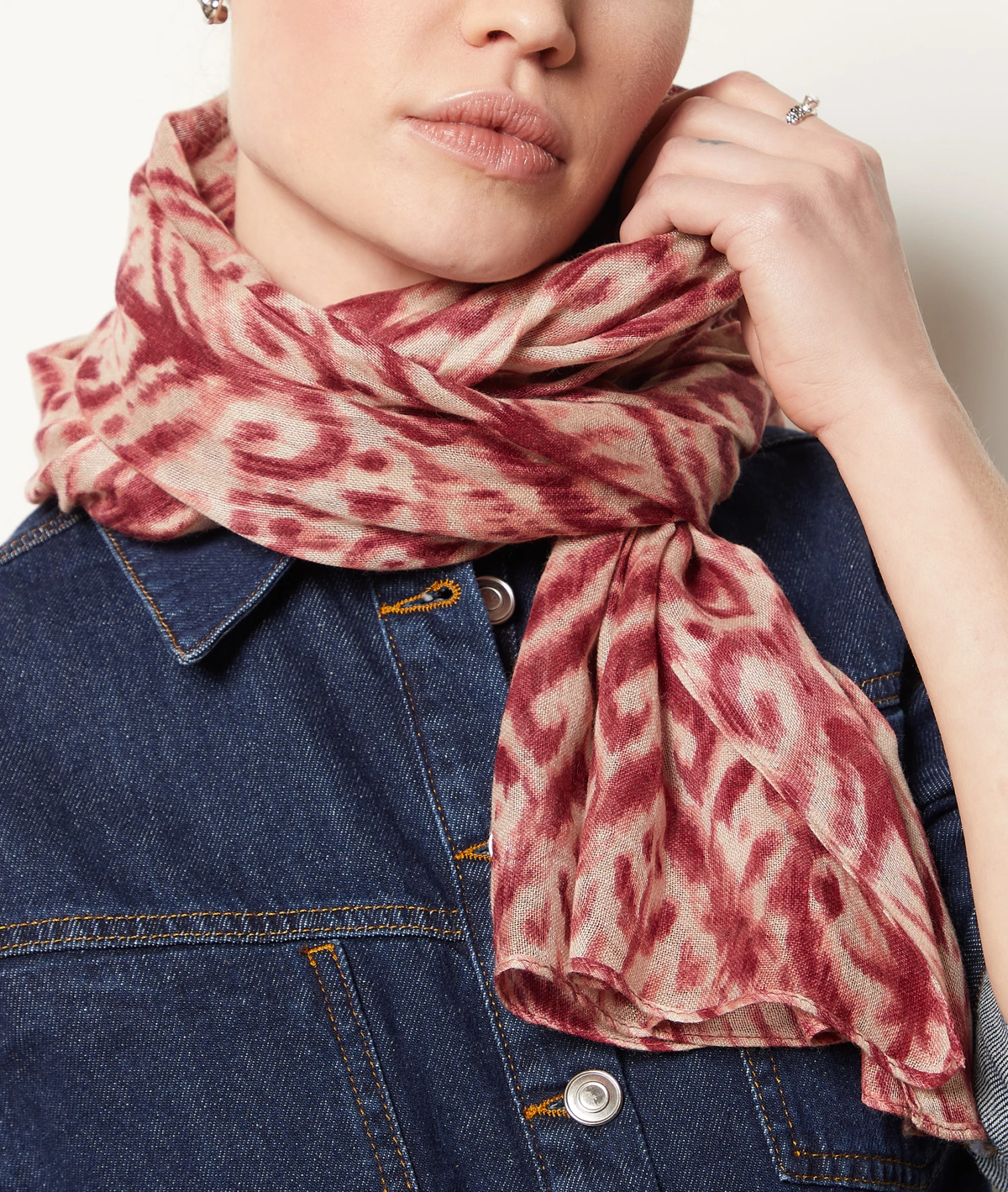 Schal Mit Print PFLAUME 1 Schal Mit Print PFLAUME