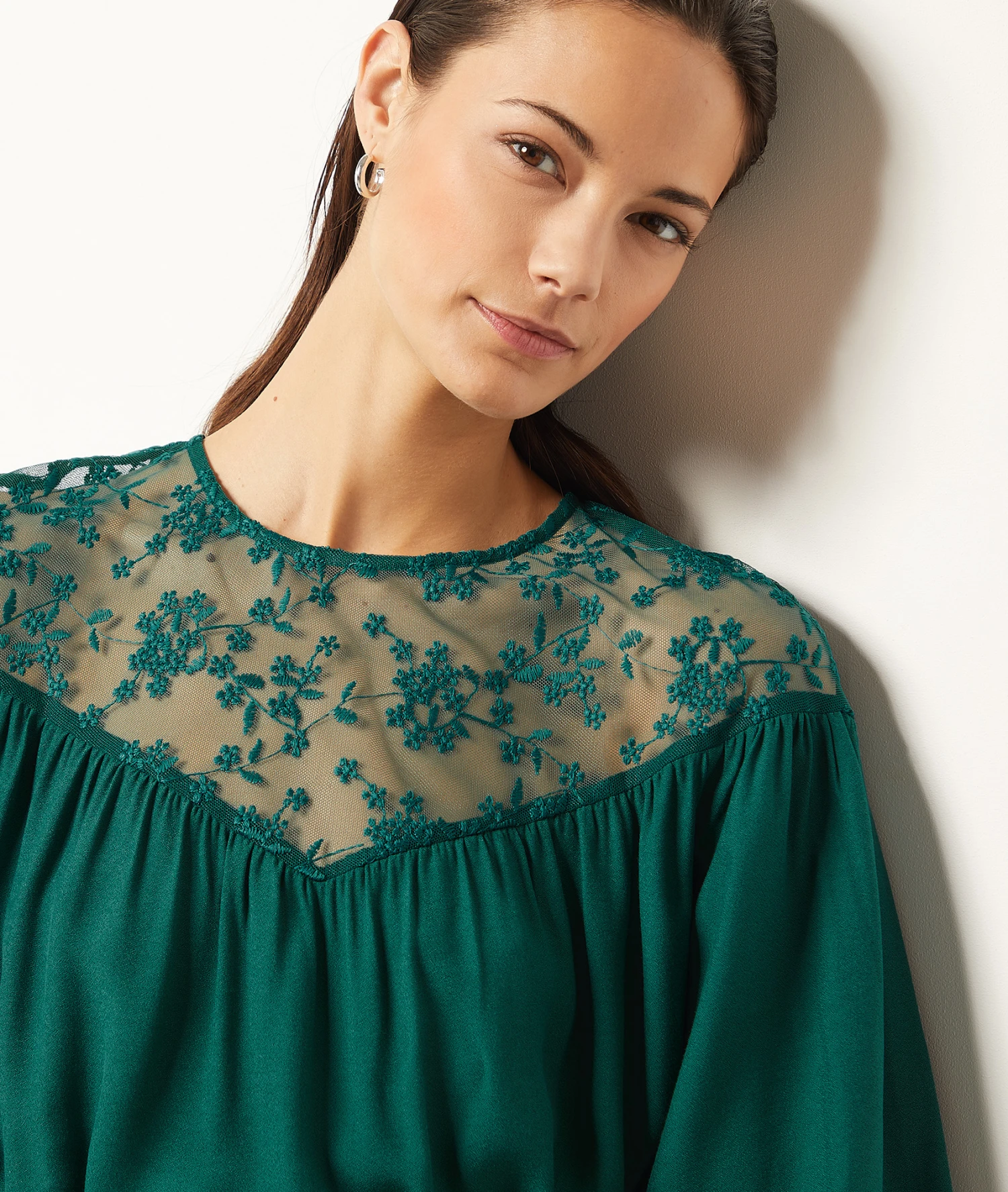 Kleid Mit Stickerei Am Dekolleté GRÜN 4 Kleid Mit Stickerei Am Dekolleté GRÜN – Bild 4