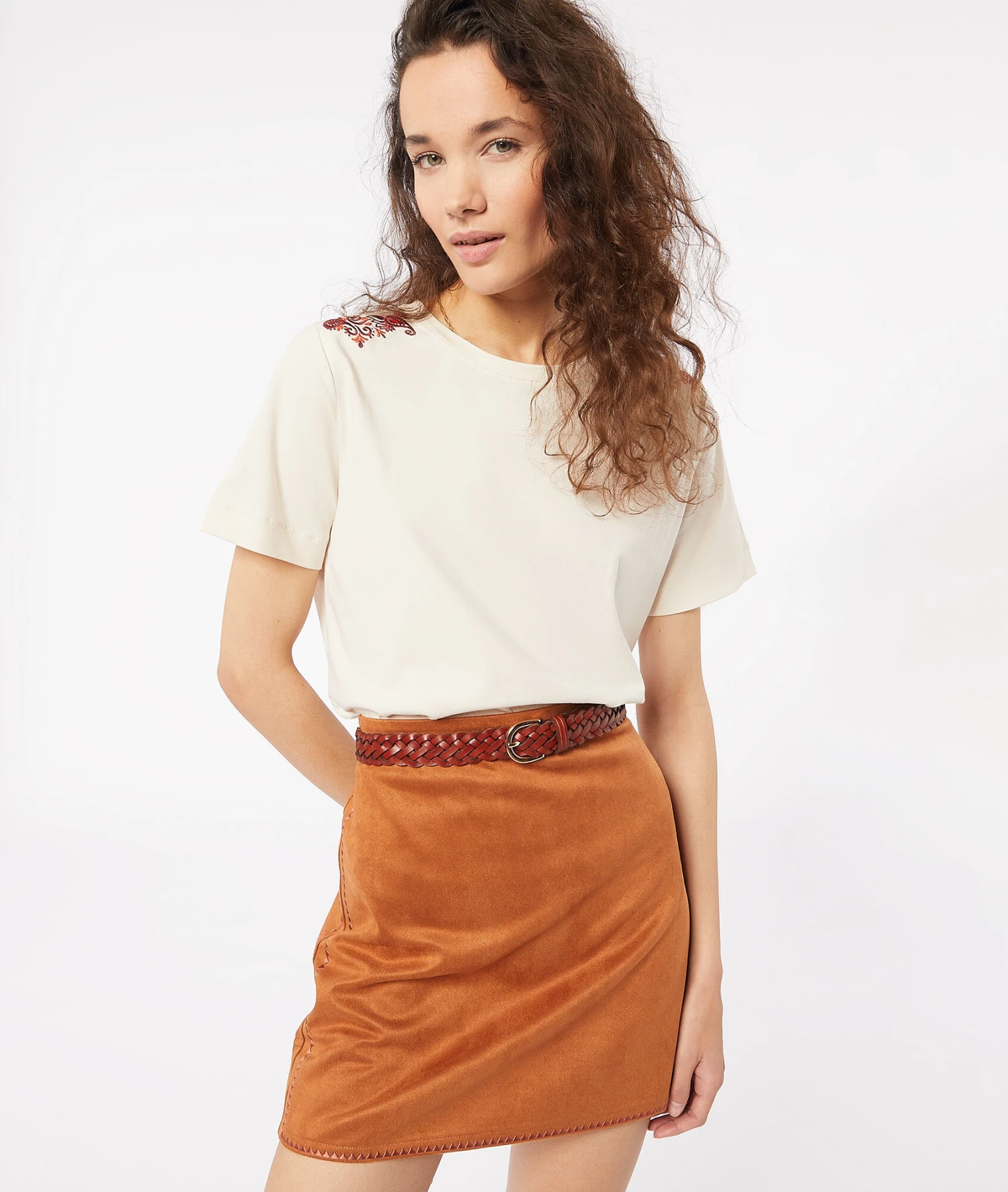 Kurzer Rock Mit Geradem Schnitt DUNE 1 Kurzer Rock Mit Geradem Schnitt DUNE