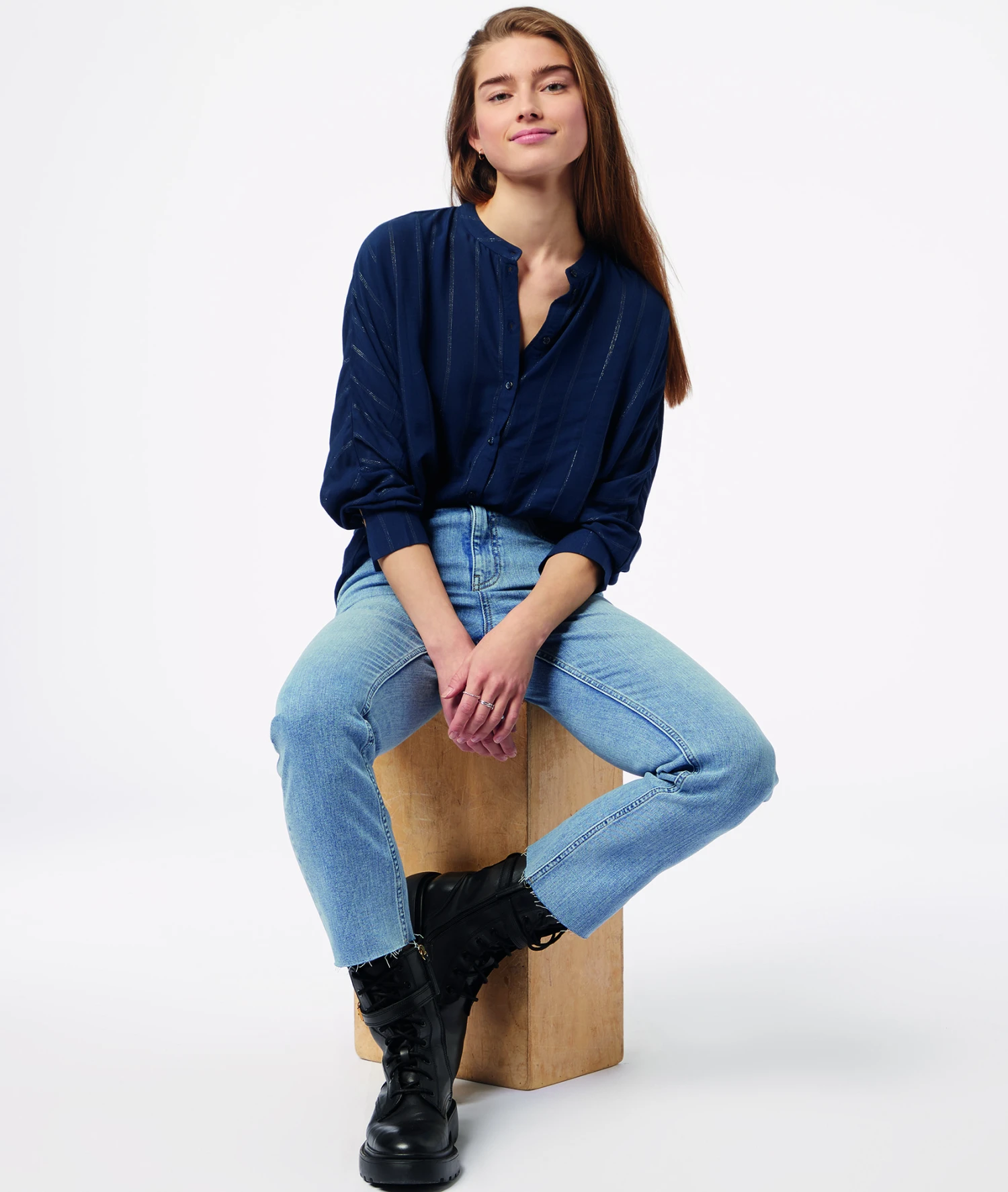 Hemdbluse Mit Schimmernden Details MARINEBLAU 3 Hemdbluse Mit Schimmernden Details MARINEBLAU – Bild 3