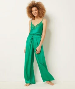 Grünes Caraco mit edler Spitze am Ausschnitt - Elegantes Damen Trägertop 7 Grünes Caraco mit edler Spitze am Ausschnitt - Elegantes Damen Trägertop -Etam Verkäufe 653893546 6