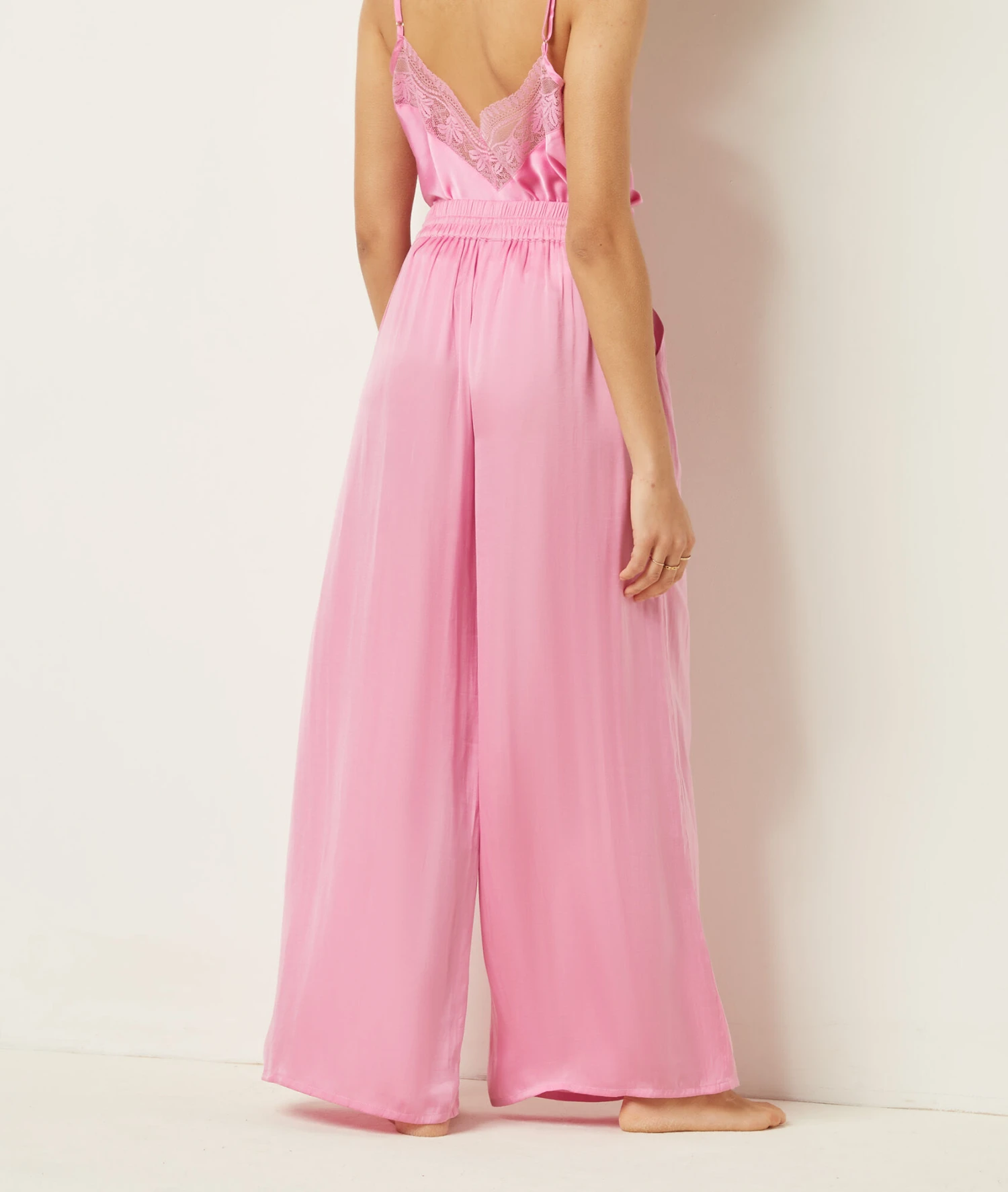 Damen Pyjamahose in Rosa – Bequeme Schlafanzughose für Erholsame Nächte 2 Damen Pyjamahose in Rosa – Bequeme Schlafanzughose für Erholsame Nächte – Bild 2