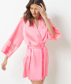 Satin-Negligé Bonbonrosa – Elegantes Damen Nachtkleid mit Seidenglanz