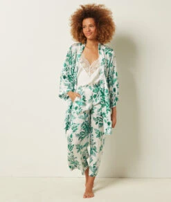 Edles Geblümtes Negligé in Grün – Zarte Nachtwäsche für Damen