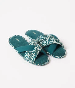 Offene Hauspantoffeln in Entengrün – Bequeme Hausschuhe für Zuhause