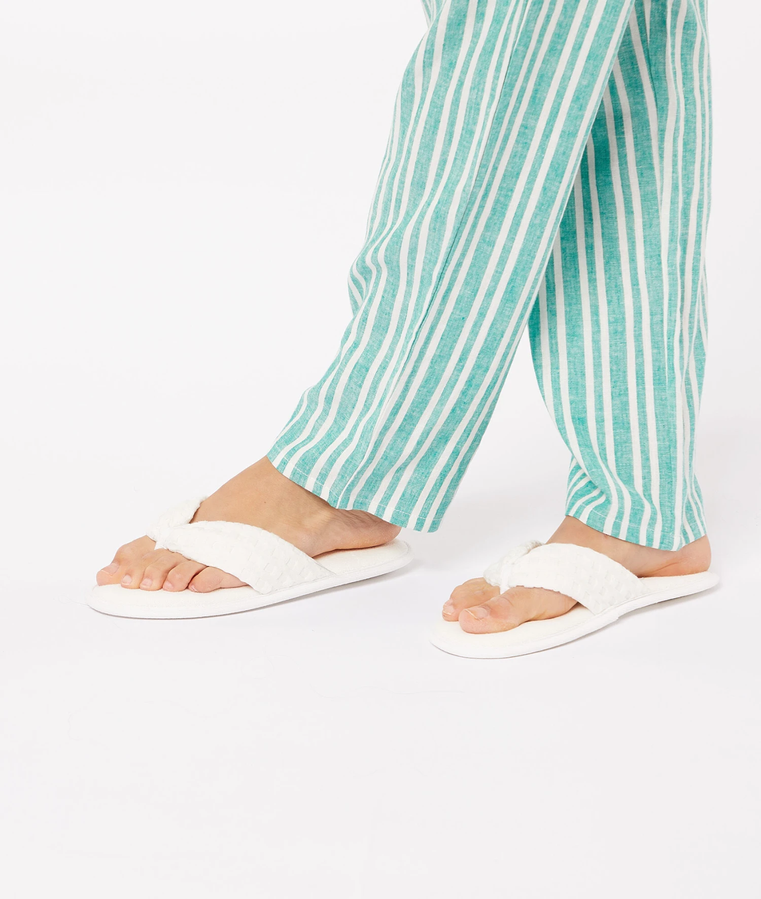 Premium Cotton Honeycomb Flip-Flop Slippers - Breathable Ecru House Shoes 1 Premium Cotton Honeycomb Flip-Flop Slippers - Breathable Ecru House Shoes