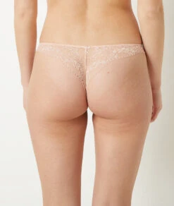 Eleganter Damen Tanga aus zarter Spitze in Blush-Rosa 9 Eleganter Damen Tanga aus zarter Spitze in Blush-Rosa -Etam Verkäufe 653931394 c
