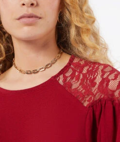 Garnet Red Cotton Blouse with Lace Detail and 3/4 Voluminous Sleeves -Etam Verkäufe 653931475 b