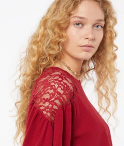 Garnet Red Cotton Blouse with Lace Detail and 3/4 Voluminous Sleeves -Etam Verkäufe 653931475 c