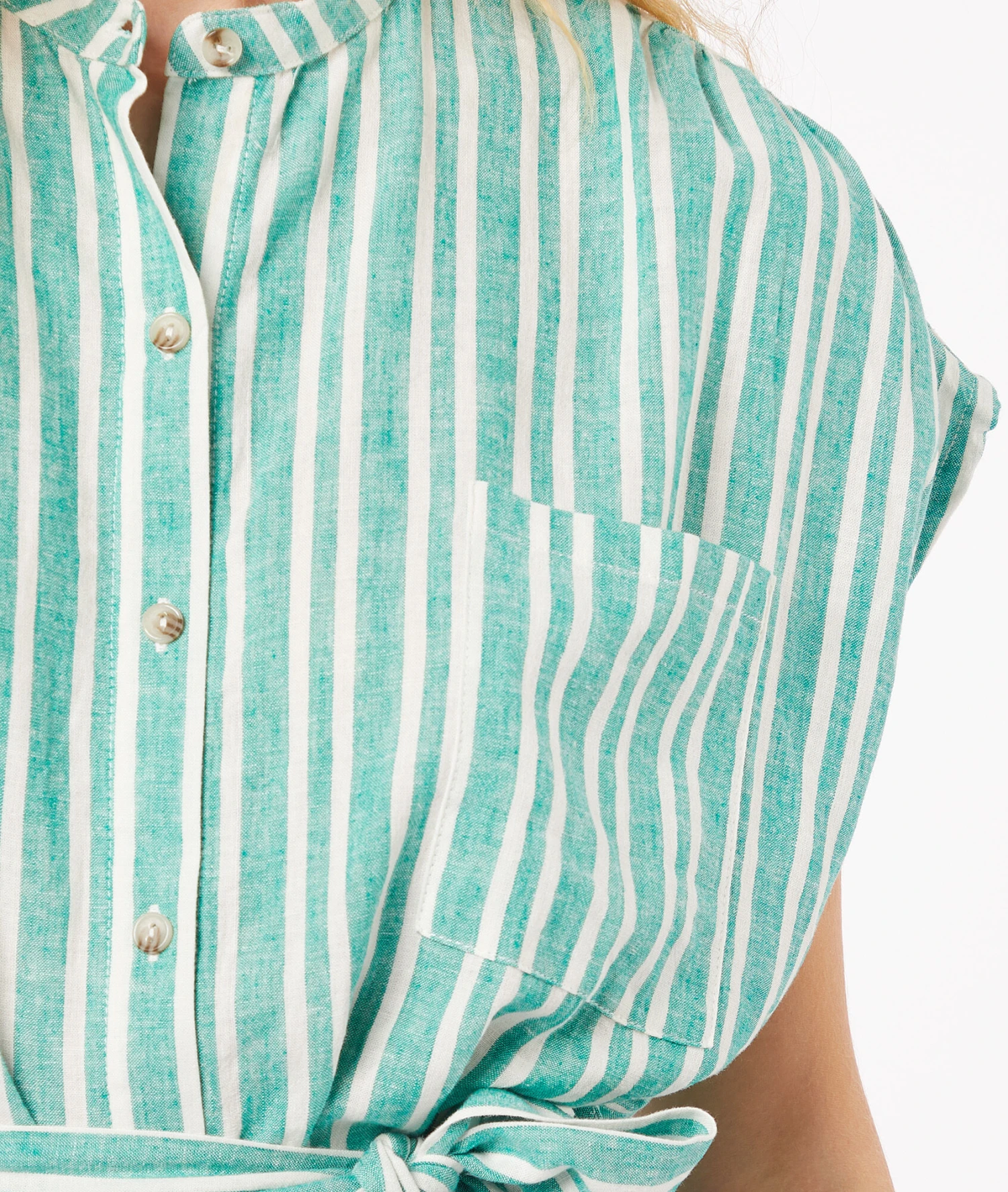 WECARE Nachthemd mit Print in Grün aus nachhaltigem Leinen-Mix 4 WECARE Nachthemd mit Print in Grün aus nachhaltigem Leinen-Mix – Bild 4