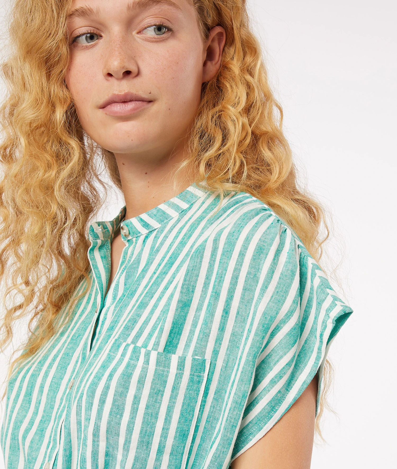 WECARE Nachthemd mit Print in Grün aus nachhaltigem Leinen-Mix 5 WECARE Nachthemd mit Print in Grün aus nachhaltigem Leinen-Mix – Bild 5