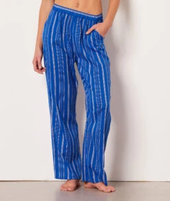 Gestreifte Pyjamahose in Königsblau – Bequeme Loungewear für erholsame Nächte