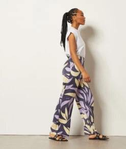 Hose Aus Fließendem Material Mit Print LILA