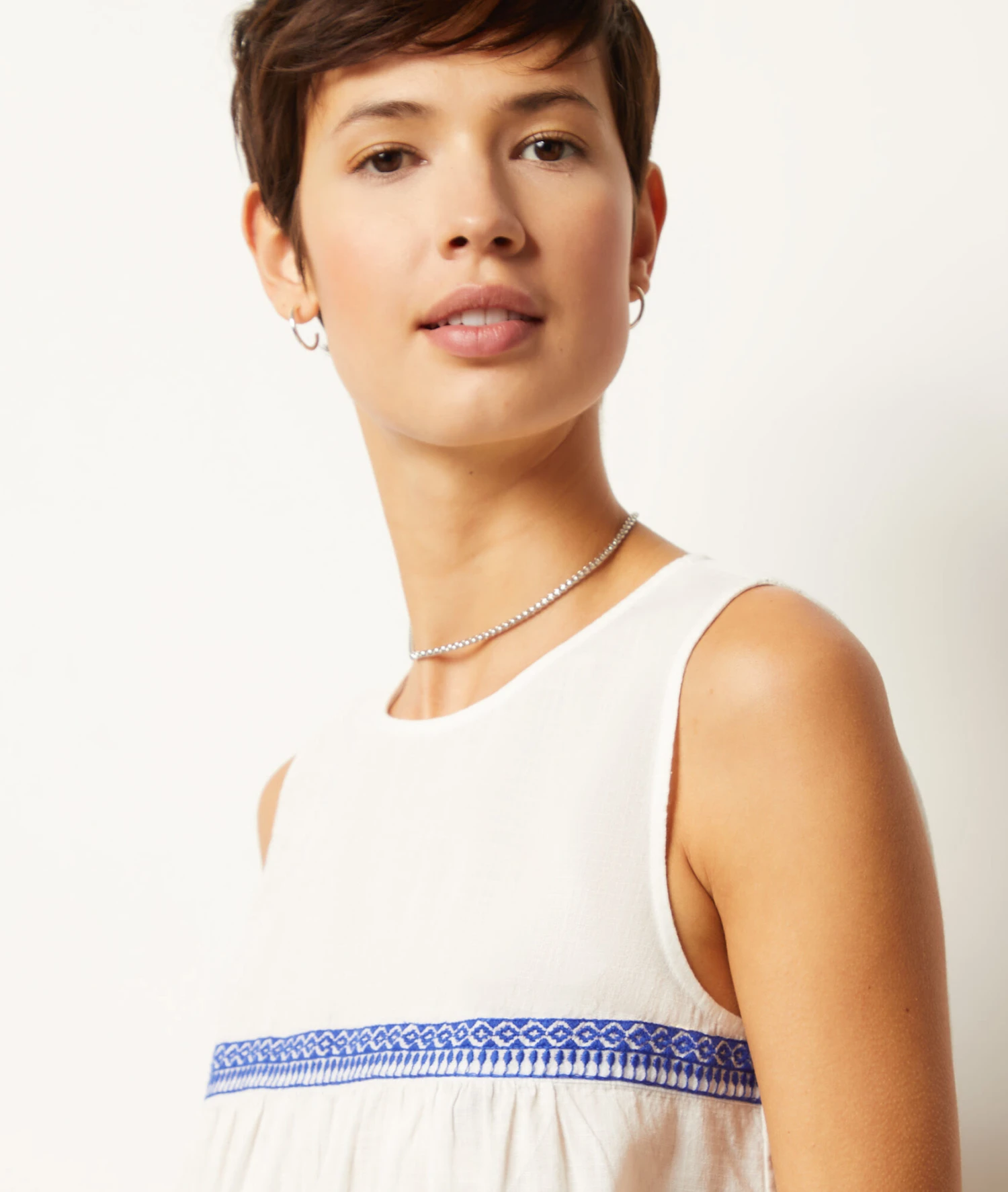 Top Mit Stickereien, 100 % Baumwolle WEIß 4 Top Mit Stickereien, 100 % Baumwolle WEIß – Bild 4