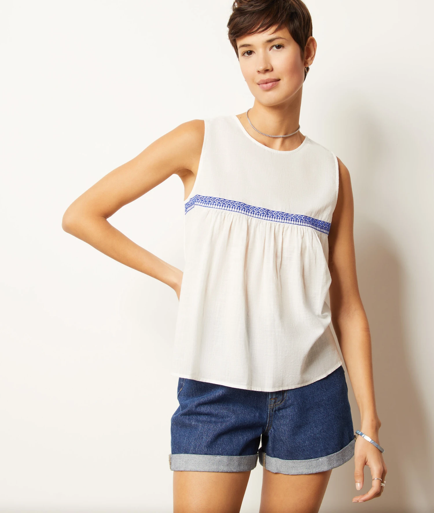 Top Mit Stickereien, 100 % Baumwolle WEIß 5 Top Mit Stickereien, 100 % Baumwolle WEIß – Bild 5