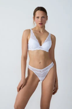 Verführerischer Spitzenstring in Weiß – Eleganter Look & Höchster Komfort 6 Verführerischer Spitzenstring in Weiß – Eleganter Look & Höchster Komfort -Etam Verkäufe 654046801 6