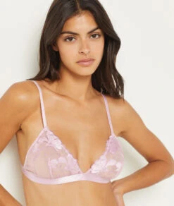Soutien-gorge Triangle Brodé Rose - Sans Armatures pour un Confort Absolu 7 Soutien-gorge Triangle Brodé Rose - Sans Armatures pour un Confort Absolu -Etam Verkäufe 654050270 6