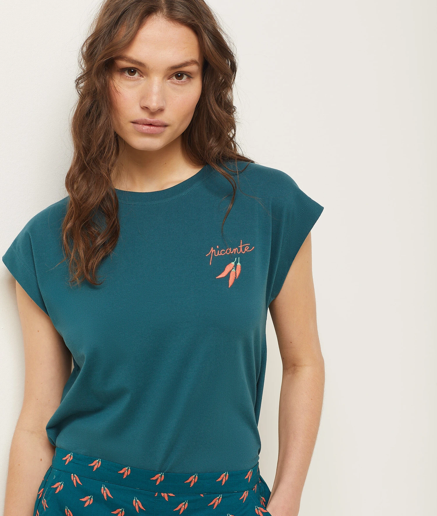 Bequemes Pyjama T-Shirt mit Print in Tannengrün 1 Bequemes Pyjama T-Shirt mit Print in Tannengrün