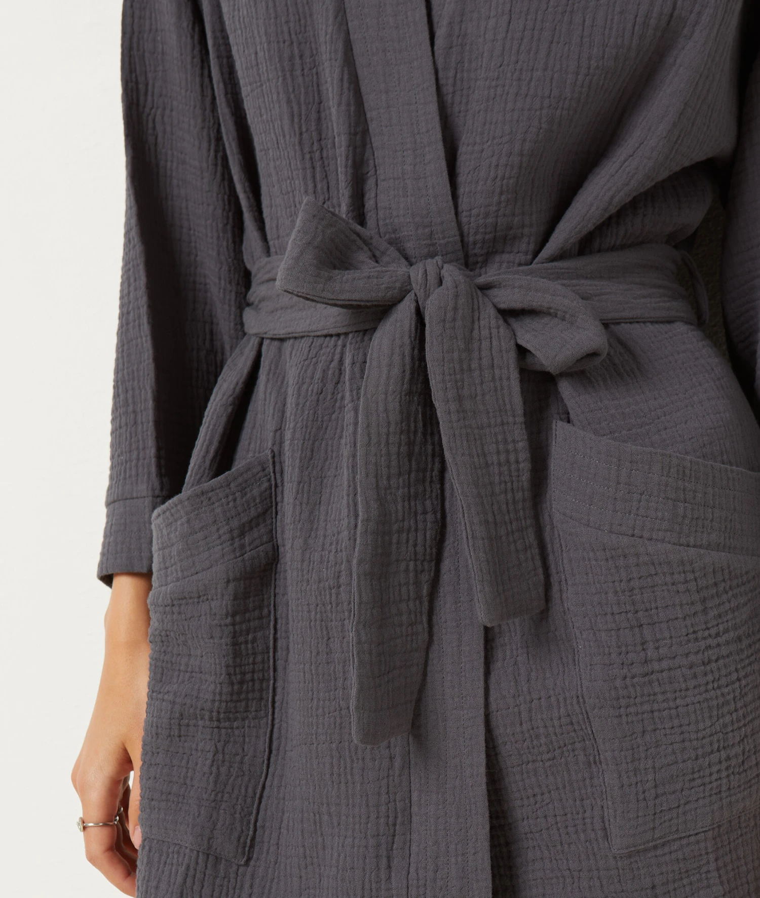 Damen Nachthemd aus 100% reiner Baumwolle - Komfortables Schlafshirt in Anthrazit 4 Damen Nachthemd aus 100% reiner Baumwolle - Komfortables Schlafshirt in Anthrazit – Bild 4