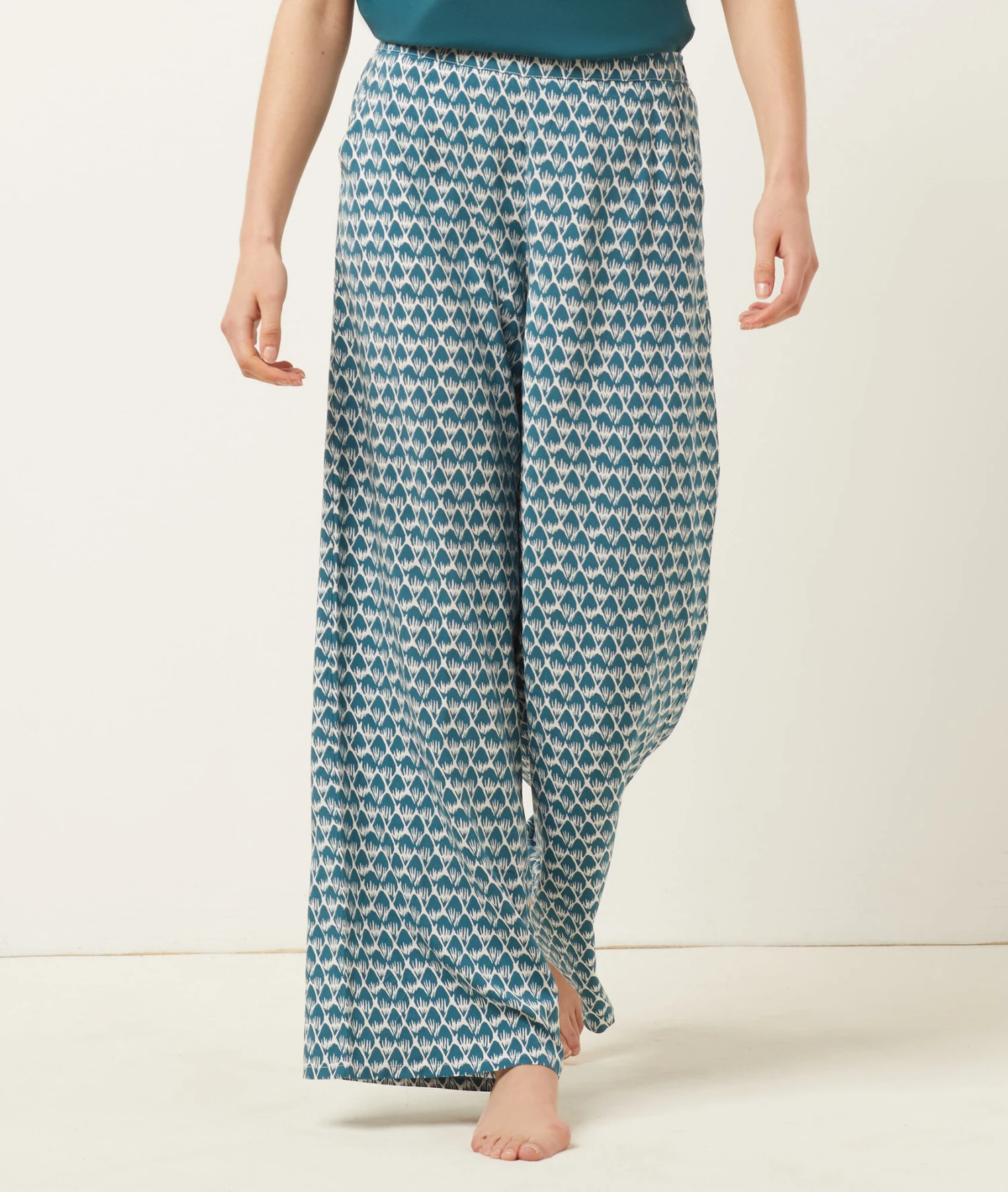 Bequeme Pyjamahose mit Print in Grün – Stylische Schlafhose für Damen 3 Bequeme Pyjamahose mit Print in Grün – Stylische Schlafhose für Damen – Bild 3
