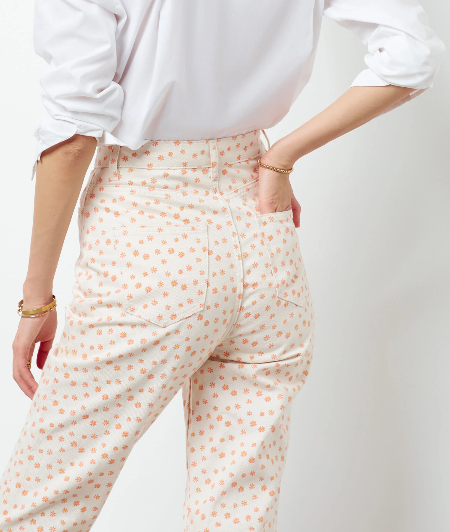 Karottenjeans Mit Gestickten Details ECRU 4 Karottenjeans Mit Gestickten Details ECRU – Bild 4