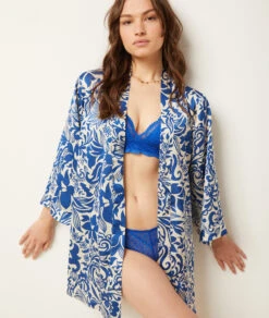 Elegantes Seidiges Nachthemd in Königsblau mit Print - Luxuriöse Nachtwäsche