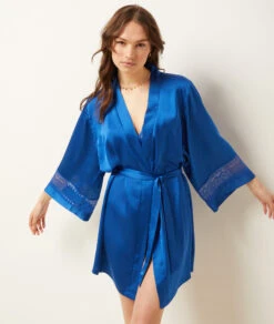 Diamant Seidig Schimmerndes Nachthemd mit Spitze – Königsblau 7 Diamant Seidig Schimmerndes Nachthemd mit Spitze – Königsblau -Etam Verkäufe 654078623 6