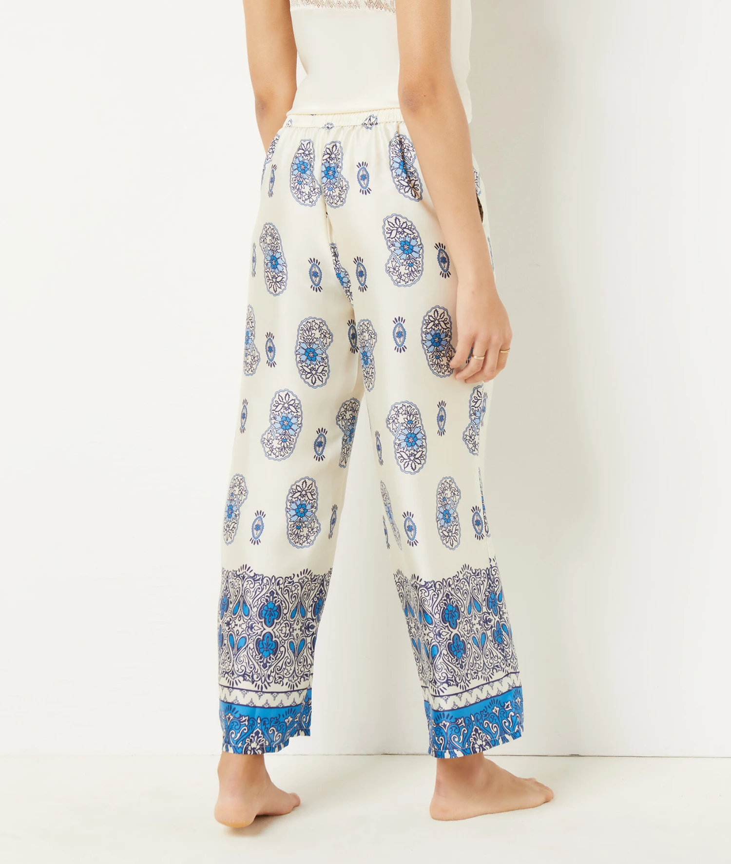 Bequeme Pyjamahose mit Print – Gerader Schnitt & Mehrfarbiges Design 2 Bequeme Pyjamahose mit Print – Gerader Schnitt & Mehrfarbiges Design – Bild 2