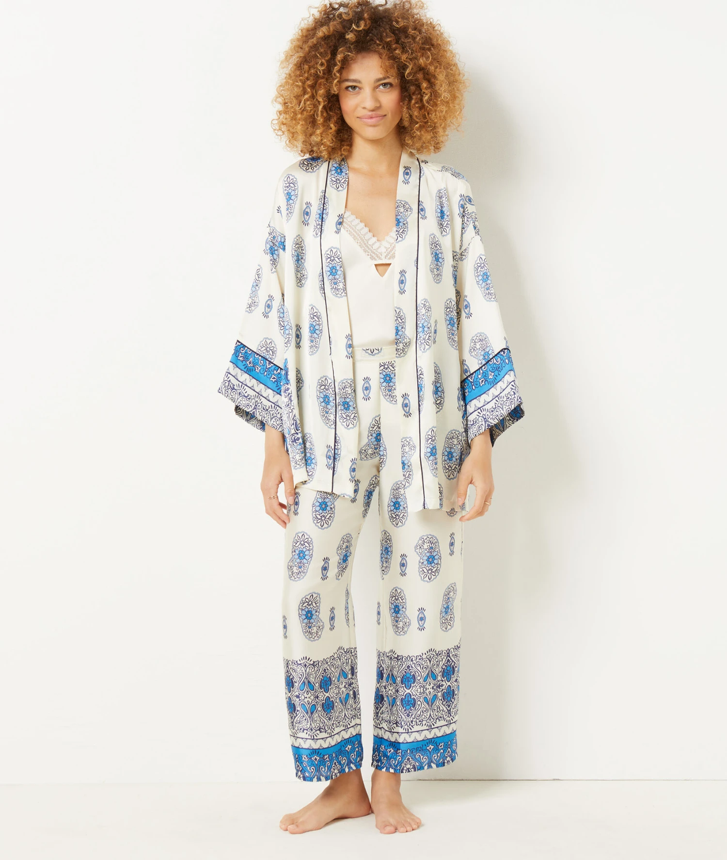 Bequeme Pyjamahose mit Print – Gerader Schnitt & Mehrfarbiges Design 5 Bequeme Pyjamahose mit Print – Gerader Schnitt & Mehrfarbiges Design – Bild 5