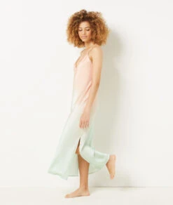 Luxuriöses Seidiges Nachthemd mit Freiem Rücken - Elegant & Verführerisch 9 Luxuriöses Seidiges Nachthemd mit Freiem Rücken - Elegant & Verführerisch -Etam Verkäufe 654079368 c