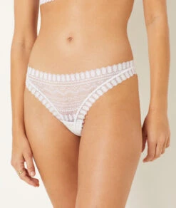 Diamant Tanga aus Spitze - Elegante Damenunterwäsche in Ecru