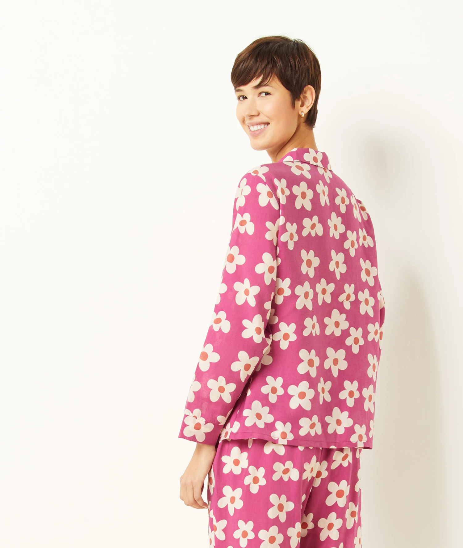 Seidiges Pyjamahemd mit elegantem Print - Langärmeliges Nachtoberteil in Mauve 2 Seidiges Pyjamahemd mit elegantem Print - Langärmeliges Nachtoberteil in Mauve – Bild 2